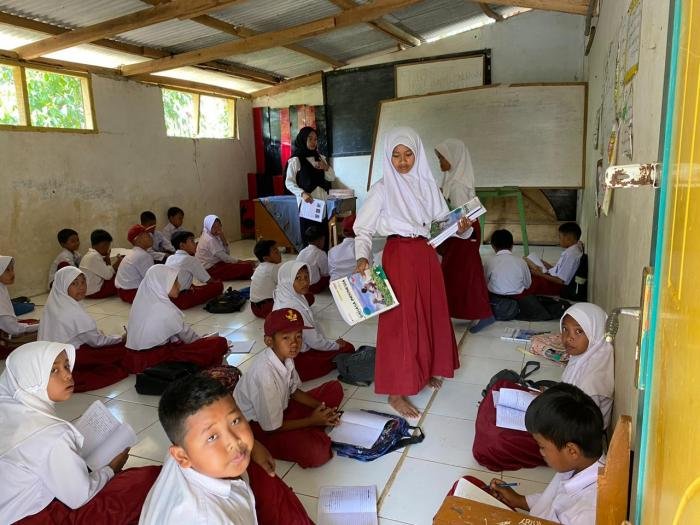 Program Makan Bergizi Gratis: Hebat, Tapi Siswa Masih Belajar di Kelas Panas dan Rusak?