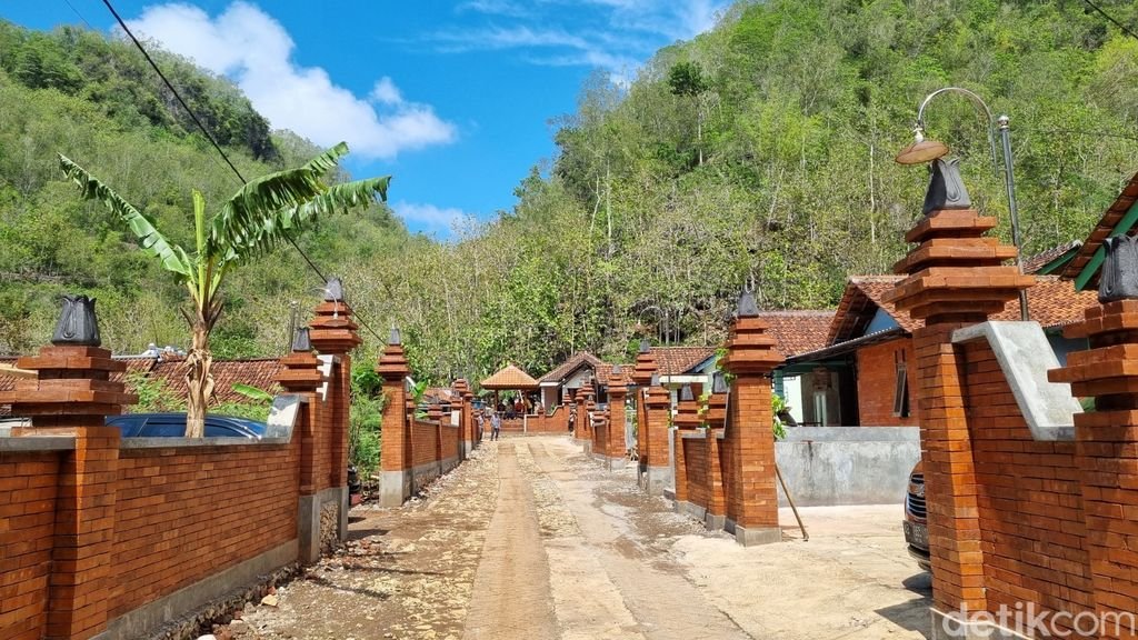 Menjelajahi Wotawati Gunungkidul: Kampung Unik di Dasar Sungai Purba yang Lagi Viral